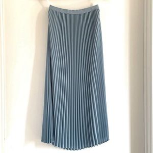 Aritzia - Babaton - Jude pleated midi skirt - Size XS - Dune blue